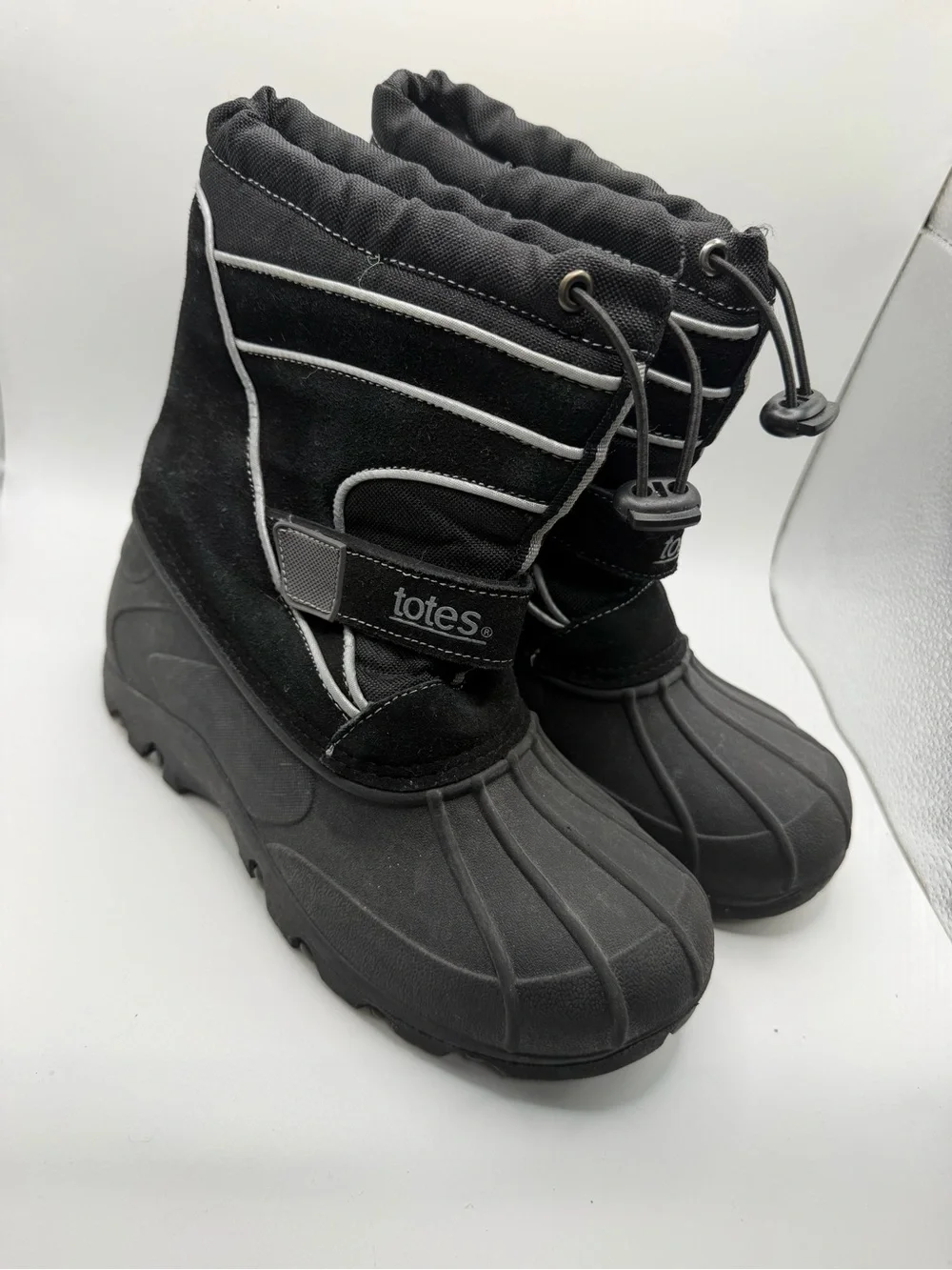 TOTES Todd Suede Waterproof Insulated Snow Boots Boys Size 4 Rubber Sole Winter